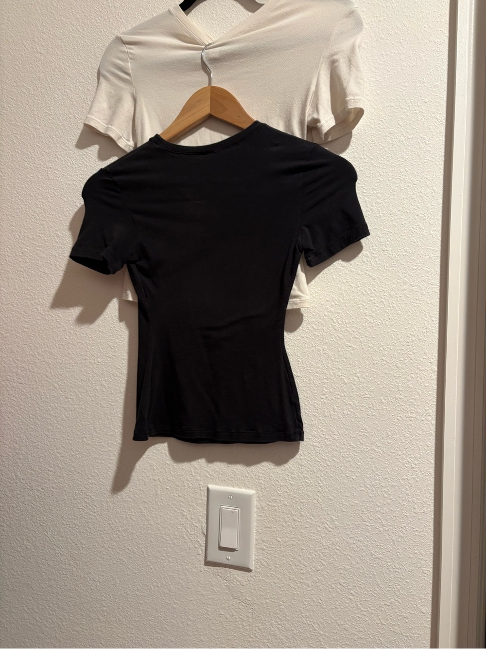 SKIMS set of 2 cotton stretch tees. Black size XS/white size S GUC! - Picture 8 of 12